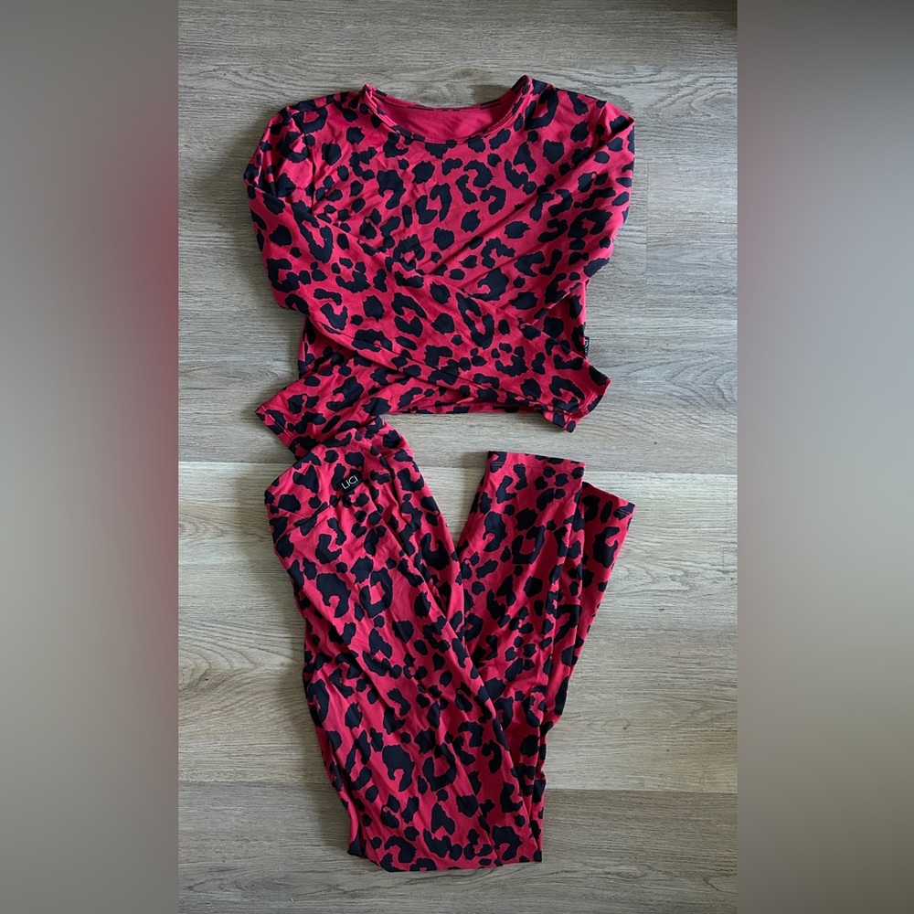 LiCi Fit Amore - 2 PC Set - V Waist Scrunch Leggings & Long Sleeve Crop - L